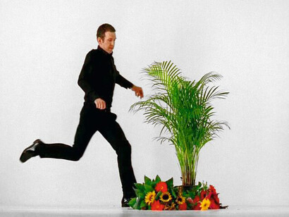 Martin Creed, Work no. 732 (video still), 2007. Courtesy of Hauser & Wirth Gallery