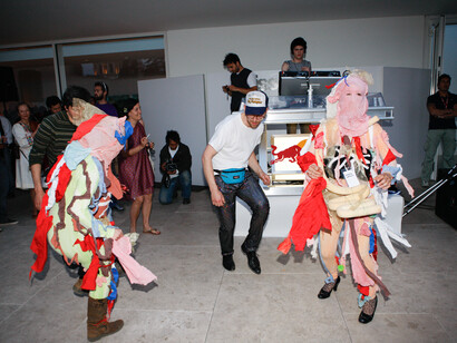 10 maggio 2008. Ara Pacis. Spartacus Chetwynd performance. Cortesia di MACRO