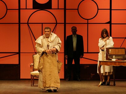 Alessio Caruso, Roberto Negri e Giada Colonna in una scena dello spettacolo