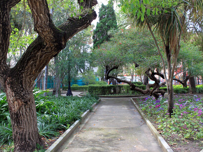 En un clima aparentemente muy civilizado, se establecieron reglas para el comercio y la navegación en África, pero la realidad fue que estos acuerdos no solo aceleraron el colonialismo europeo en África. Vista del Parque María Cristina de la localidad andaluza de Algeciras, Cadiz, España