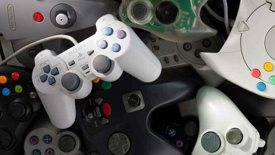 Mandos de videoconsolas antiguas