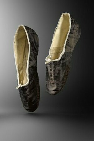 Scarpe da danza utilizzate da Marie Taglioni davanti all'imperatrice di Russia a San Pietroburgo nel 1842