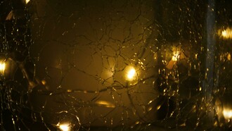 Eu não sabia o destino. Ninguém sabia. Mas todos fingem saber. Ora, como não saber o destino da passagem comprada a prestações? Horas, dias, meses, anos… Era estranho o conforto da incerteza que pairava no ar, fantasiada com um sonho real