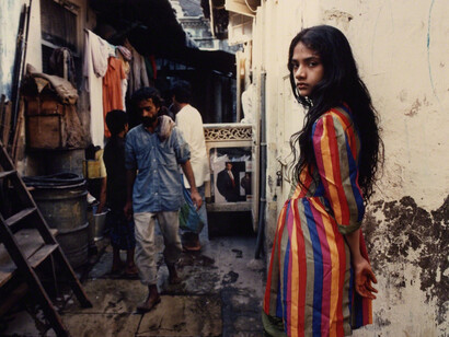 Raghubir Singh, Muslim Girl, Nagpada,, Bombay, c. 1990-1993, Chromogenic print
Photograph copyright © 2017 Succession Raghubir Singh,  Courtesy Howard Greenberg Gallery
