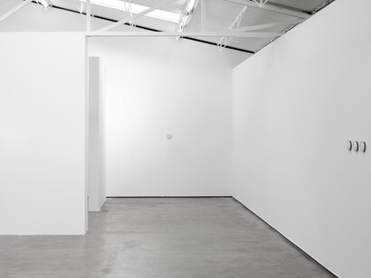 Adrien Missika
Aquí Allá Ahí (engl. Here There Yonder)
Installation views at PROYECTOSMONCLOVA, Mexico City 2018
Courtesy of the artist and PROYECTOSMONCLOVA
Photo: Ramiro Chaves
