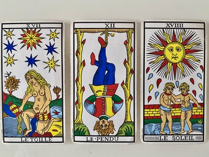Tarocchi marsigliesi di Jodorowky, carte "Le Toille", "Le Pendu", "Le Soleil"
