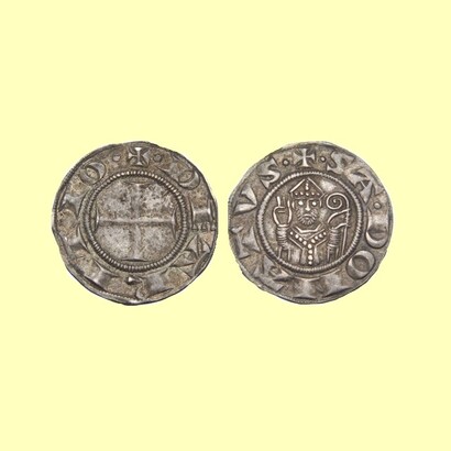 Grosso aretino primitivo, sul dritto la scritta "DE ARITIO", e una croce in cerchio. Rovescio "SA DONATVS", e il busto del vescovo (San Donato) frontale, la mano destra alzata in segno di benedizione, nella mano sinistra un pastorale. Münzkabinett (Gabinetto numismatico), Bode-Museum, Berlino, Germania