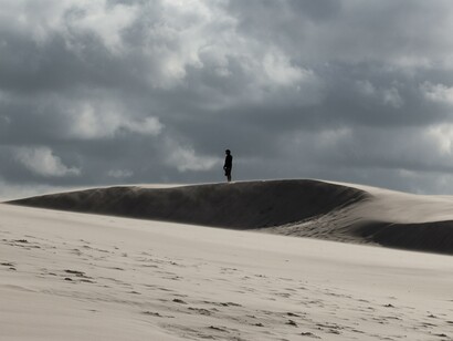 Solitudine, camminare nel deserto 