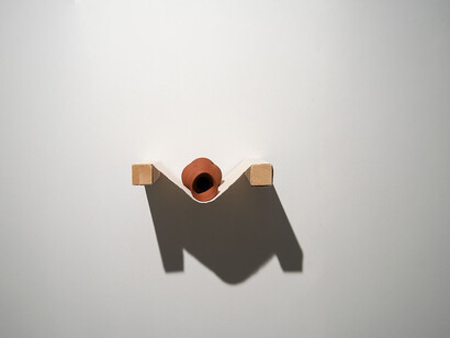 Babak Golkar, Sound objects; unsound time, vista de exhibición. Cortesía de la Galería Sabrina Amrani 