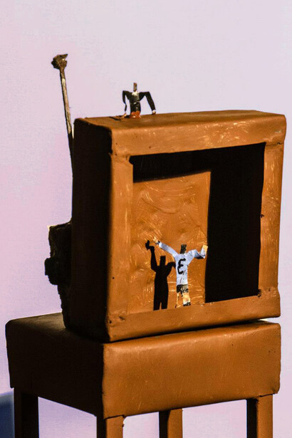 Desde niño, la imaginación de Ignacio Iturria se nutrió del juego con soldaditos y personajes de cómic, que más tarde poblarían sus universos visuales