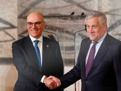 Les ministres Nabil Ammar et Tajani. Un accord est en cours de finalisation pour faire venir en Italie 4000 travailleurs tunisiens, qui seront d'abord formés en Tunisie