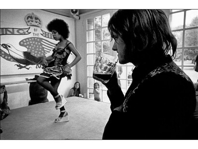 Ian Berry, Serpentine Gallery London / The English 1974-1975 © Ian Berry/Magnum all rights reserved