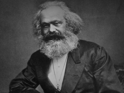 Para Marx, cuando la inversión en tecnología supera la valorización del trabajo humano, el sistema tiende a una caída de la tasa de ganancia y entra en crisis estructural