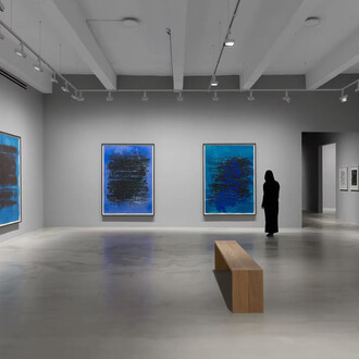 Glenn Ligon, late at night, early in the morning, at noon, exhibition view. Courtesy of Hauser & Wirth Gallery