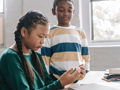 A diversão é importante na vida das crianças e adolescentes, mas a diversão sem limites causa sofrimento