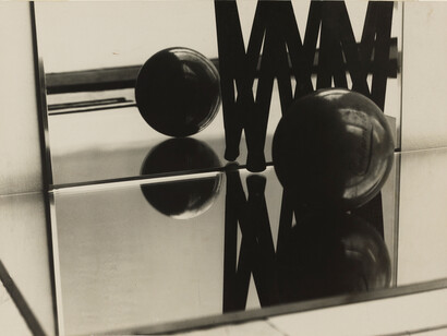 Florence Henri, Composition, 1928, Épreuve gélatino-argentique d’époque, 27,2 x 37,5 cm, Bauhaus Archiv, Berlin, Florence Henri © Galleria Martini & Ronchetti, Photo © Bauhaus Archiv