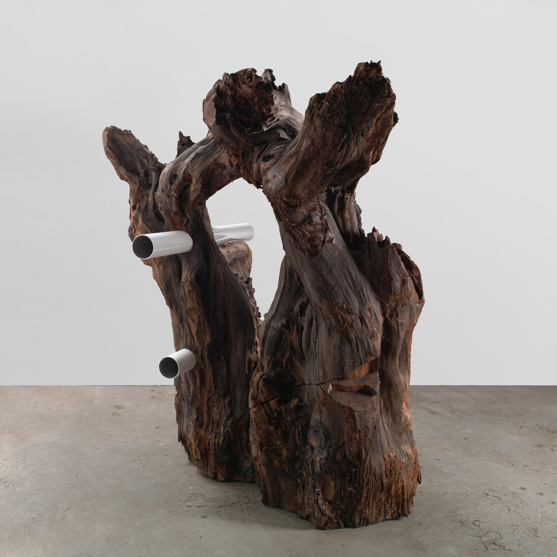 Carol Bove, Circles, 2015, Redwood and steel, 79 x 86 x 36 inches (200.7 x 218.4 x 91.4 cm). Courtesy David Zwirner, New York/London