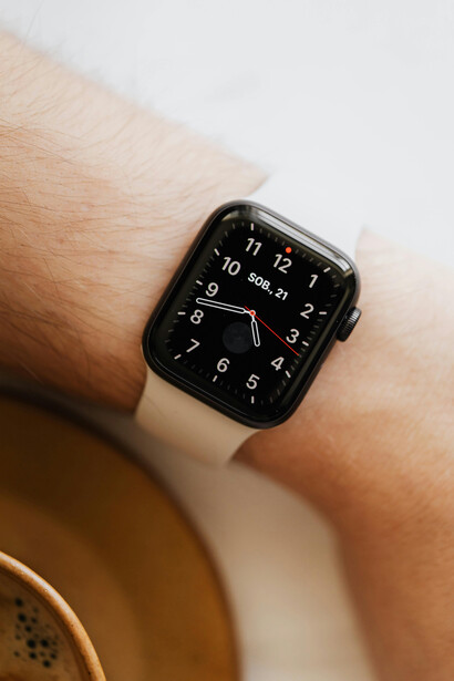 Explore como a relação entre tempo, dinheiro e felicidade influencia nossa abordagem em relação à produtividade