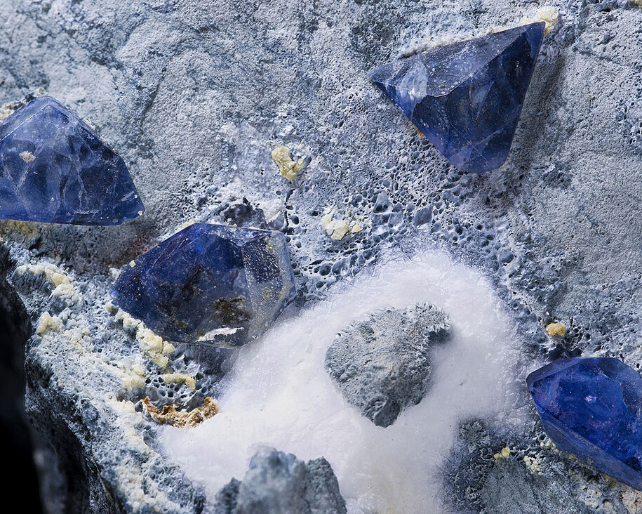 Gem and Mineral Hall. Courtesy of The Natural History Museum 