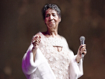 Aretha Franklin on stage
