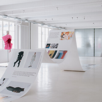 Vari artisti, The waves, vista della mostra. Per gentile concessione della Galleria di 10 Corso Como