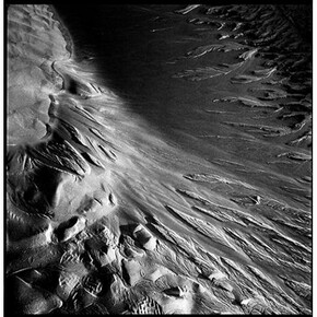 Michael Jackson, Poppit Sands-1, copyright 2014 Michael Jackson/Huxley-Parlour Gallery