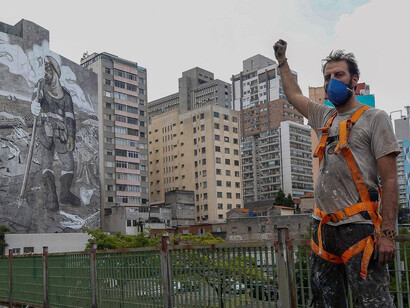 Mundano traz elementos contemporâneos de reflexão e protesto para obras de Tarsila
