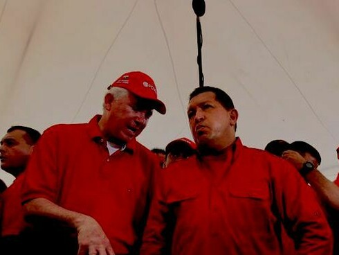 Hugo Chávez en un acto de PDVSA