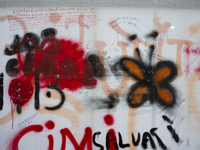 Mischa Kuball, If walls could tell, exhibition view. Courtesy of National Museum of Contemporary Art