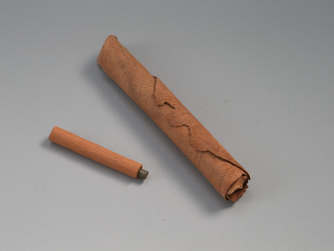Shelagh Wakely, Untitled 1979, Ceramic tube containing steel rod, 19 x 8 cm