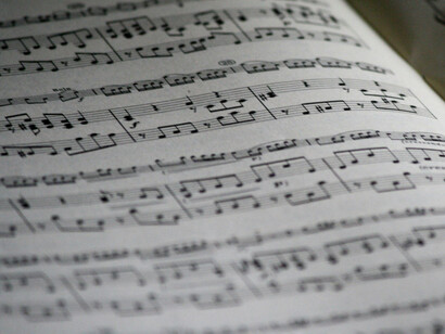 Fragmento de una partitura. La música puede manipular estados de ánimo, así como acompañar y potenciar emociones