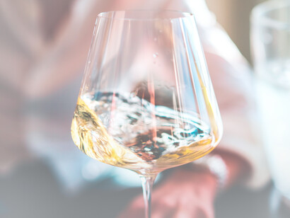 Elegir un buen vino resulta una gran responsabilidad, incluso puede ser abrumador si no tienes el conocimiento suficiente