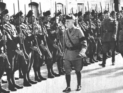 1944, Vittorio Emanuele III ispeziona le truppe a Brindisi