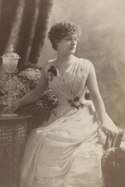 Dorothy Dene in her prime. Photo Van der Weyde