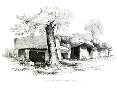 Croquis de la Roche-aux-Fées à Essé, Ille-et-Vilaine, Bretagne, qui montre la présence importante des arbres sur le site, tiré du livre Sketches at Carnac (Brittany) en 1834 : ou, notes concernant l'état actuel de certaines antiquités celtiques réputées dans les communes voisines avec un post-scriptum, par les auteurs Alexander Blair et Francis Ronalds, 1836