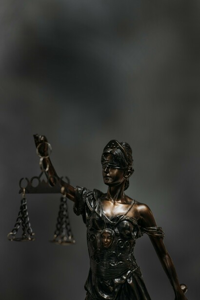 Los medios de comunicación privados hicieron del juicio un gran y tumultuoso espectáculo
