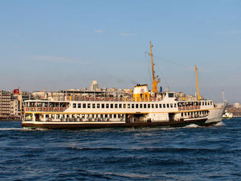 Estambul, Turquía. Es hora de partir, anunció Ulises con voz firme, se nos lleva el aire. Voy a dejar este laberinto y emprender mi viaje. No pienso mirar atrás, ni siquiera a los lados