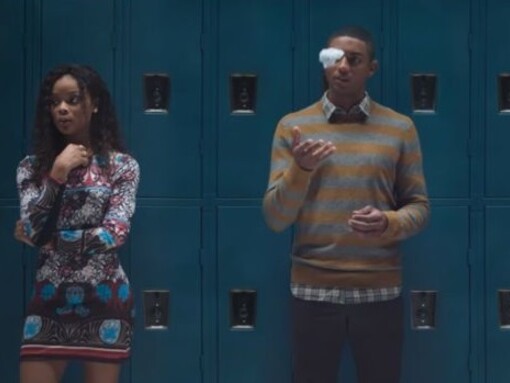 Una escena de la primera temporada de Por trece