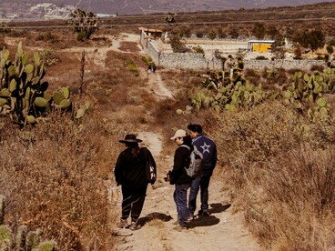 Currently, migrant labor in the United States sustains fundamental sectors such as agriculture and construction, performing essential jobs that few local citizens wish to take on