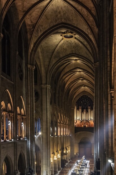 Interno dall'abside verso la controfacciata durante l'esposizione delle nuove campane (febbraio 2013), cattedrale di Notre-Dame, Parigi, Francia. Lo stile di Saramago è denso, continuo, quasi claustrofobico; Carver invece lavora per sottrazione, con frasi essenziali che lasciano spazio al non detto