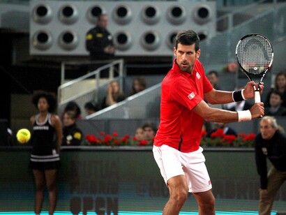 Novak Djokovic en el partido contra Milos Raonic en cuartos de final del Mutua Madrid Open. Foto: Lucía Castillo