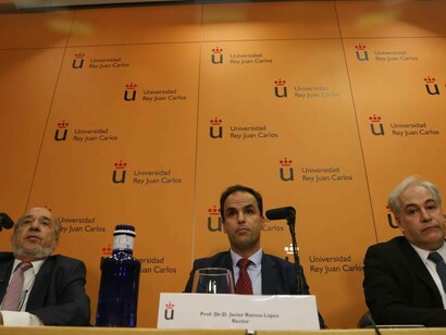 A las pocas horas de estallar el caso Cifuentes, comparecieron  para dar explicaciones el director del Máster (Enrique Álvarez), el rector (Javier Ramos) y un profesor (Pablo Chico) 