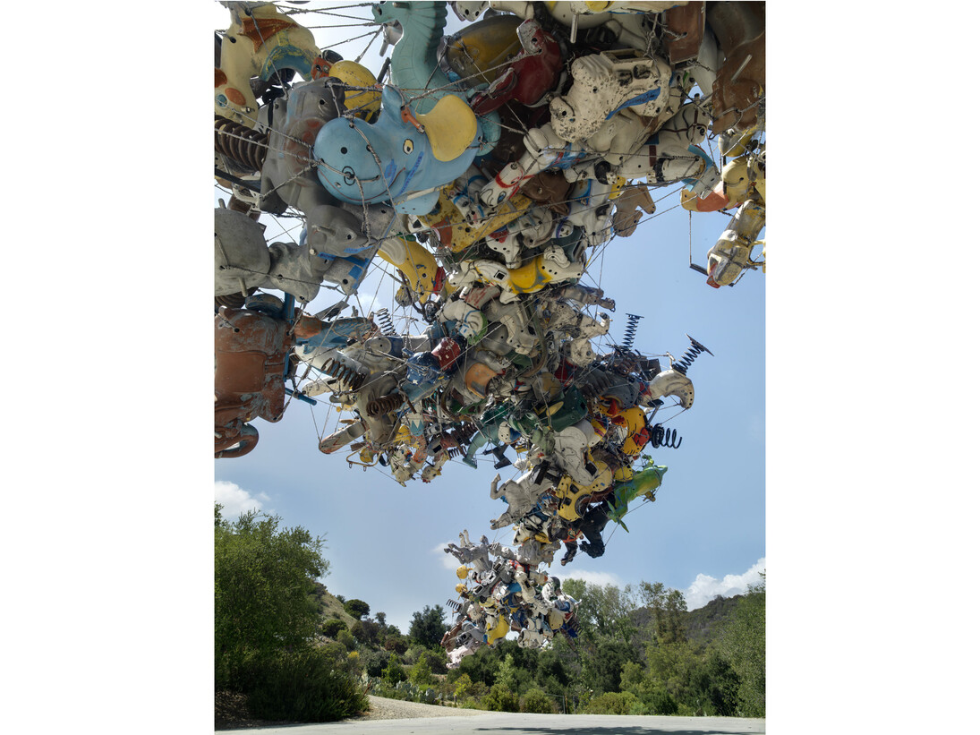 Nancy Rubins, Our Friend Fluid Metal, 2014 (detail), aluminium, stainless steel, 204 x 500 x 281 inches (518.2 x 1,270 x 713.7 cm) © Nancy Rubins. Courtesy of the artist and Gagosian Gallery. Photography by Erich Koyama.  