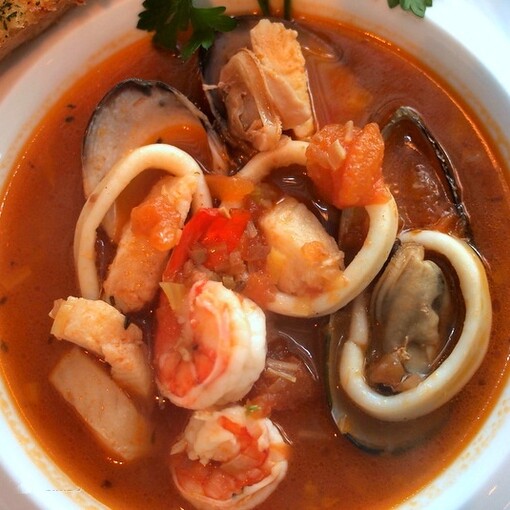 Brodetto alla vastese: zuppa di pesce con il pascato del giorno, tipico della zona costiera