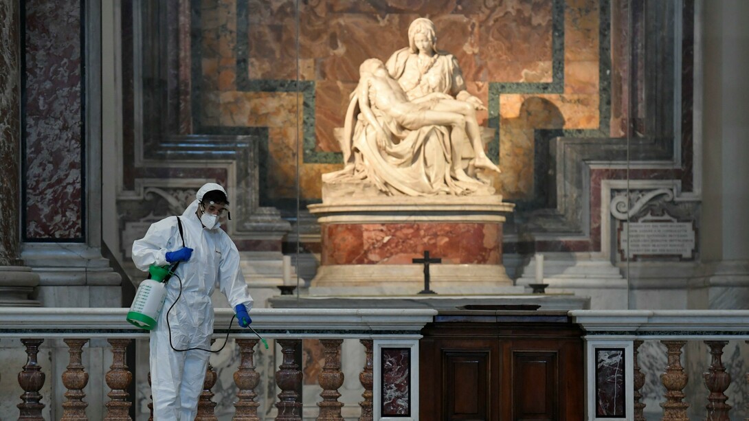 La sanificazione della Basilica di San Pietro
