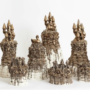 Ebony Russell, Mirrored Kingdom, Porcelain and glaze,  2024, Dimensions Variable 35 x 20 x 20 inches. Courtesy of the artist and Claire Oliver Gallery