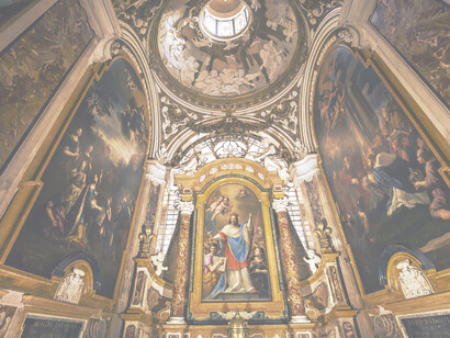 La Cappella di San Luigi in San Luigi dei Francesi, si trova accanto alla Cappella Contarelli