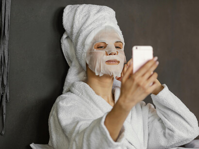 Derrière le masque, les stéréotypes de beauté pèsent sur chaque selfie