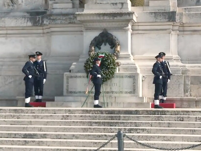 L’Altare della Patria è vegliato da una guardia d’onore quotidianamente