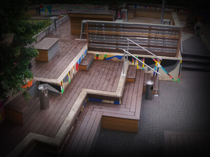 Decoración de un parque con el trabajo de Israel Fraiman